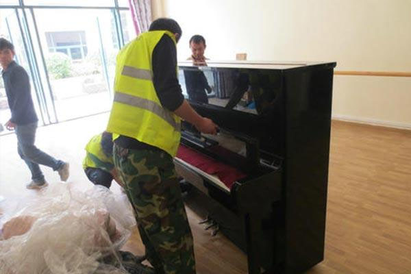 成都搬鋼琴